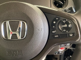 ハンドルにHondaセンシング系のクルーズコントロールやレーンキープアシストなどの操作スイッチが装備されています。ハンドルから手を離さず安全に操作できます。