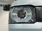 LEDヘッドライトは、点灯の瞬間から最大光量を発揮し、突然暗くなるトンネルなどでの安定感を高めます。