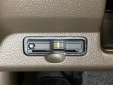 ハンドルの左下にETCがついています。高速道路の料金所の通過も楽々です。 カードの取り出しもしやすい場所についています。