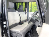 運転席まわりには十分なスペースがあり、大柄な方でもゆったり運転していただける環境です。