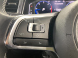 ◆クルーズコントロールにレーダーセンサーを組み合わせ、先行車を測定し設定されたスピードを上限に自動で加減速を行います。一定の車間距離を維持することで、長距離走行でのドライバーの疲労を低減させます。