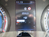 【コンビネーションメーター】メーターの中央は液晶表示で燃費計も表示可能です。