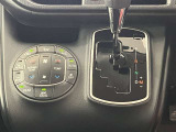 左右独立温度コントロールフルオートエアコンです。運転席、助手席それぞれで独立して温度設定ができます。冷え性の方が乗っても安心ですね♪