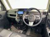 運転席まわりです。 各操作スイッチは使いやすい位置に配置されてます。