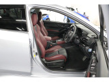 運転席10WAY・助手席8WAYパワーシート!STIスポーツシリーズ専用本革シートになります!アクセスキー対応運転席シートポジションメモリー機能装備!