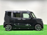 ドアは約90度に開くので荷物も積み込みやすく、乗り降りもしやすい♪ ロングドライブも快適に過ごせる工夫がいっぱいです♪♪