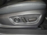 パワーシート搭載。微妙な調整が手軽にでき、ピッタリのポジションで運転することが可能です。
