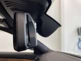 【ルームミラー一体型ETC】BMWといえばルームミラー一体型のETC。ドライバーから差し込めるかたちになっておりますので、差し忘れの際も慌てずにご利用いただけます。