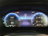とっても見やすいメーターです。夜間時はラグジュアリーな気分にさせてくれる照明が魅力ですので、夜のドライブも楽しみになりますよ♪
