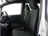 フロントベンチシートなので、運転席広々、助手席も広々!
