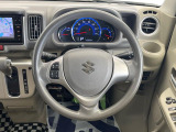 インテリアに合わせたデザインのステアリングは、運転される方のことも考え、運転しやすい形状、大きさです。是非一度、実際に触ってお確かめください。