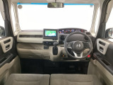 【前方視界】開放的な前方視界!運転がしやすく疲れにくいです♪窓が大きく、見通しがとっても良いおクルマですよ♪