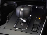 【シフトレバー】シフトもとても操作しやすいデザインになっております。運転する人の事を第一に考えた操作性の高い仕様です。