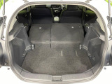 後席を格納すると、これだけの広さが!シーンに合わせたシートアレンジで、大きな荷物も積むことが出来ます♪