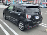 向かい側にサービス工場完備。車検・メンテもお任せください!