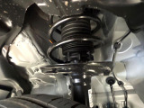 お車を安心してお乗りいただく為には、足回りの定期点検が欠かせません。サービスサポート(有償保証)では無料点検もご提供しており、安心のカーライフをお過ごしいただけるサポート体制が整っています。