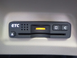 ETC付。高速道路の料金所はキャッシュレスで通過です。サービスエリア等にあるスマートインターの出入りも利用可能でとっても便利。ご納車後すぐにお使い頂けるようセットアップしてのお渡しとなります。