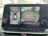 【アラウンドビューモニター】周囲を見渡せる映像で、スムースな駐車をサポートします