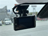 【ドライブレコーダー】映像・音声などの運転中の記録を残します。事故などを起こした起こされた時の証拠になりえますので、もしも時でも安心ですね。