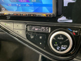 【オートエアコン】一度お好みの温度に設定すれば、車内の温度を検知し風量や温度を自動で調整。暑い&hellip;寒い&hellip;と何度もスイッチ操作をする必要はありません。快適な車内空間には必須の機能ですね♪