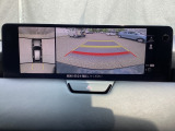 狭い場所での駐車やすれ違いなどでより的確な運転操作に役立つ360&deg;ビューモニターが装備されています。