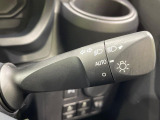 【オートライト】周りの明るさに応じて自動でヘッドライトの点灯・消灯ができる機能です!ライトの付け忘れ・消し忘れなどが無くなり、雨の日や夕方の走行も安心!トンネル通過時も便利ですね♪