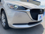 【LEDヘッドライト】悪天候や夜間走行時も良好な視界を確保し安心して運転できる高輝度LEDヘッドライトを装備!点灯速度が早く、消費電力も抑えられています。