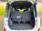 普段のお買い物や通勤、送迎等に十分な荷室スペースを確保しております。セカンドシートを倒すと、大きな荷物の積載も可能です♪