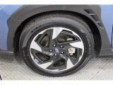 225/55R18オールシーズンタイヤ&純正18インチアルミホイール(ダークメタリック塗装+切削光輝)。