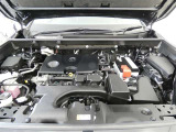 【エンジンルーム】・・・内外装だけでなくこちらもクリーニング済み。 納車までにもう1度しっかり点検いたしますので、安心してお乗りいただけると思います。
