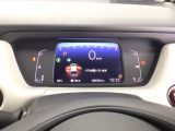 メータは先進的なデジタルメーターを採用!ゆっくりと数字が動くのでとても見やすく表示されます!平均燃費なども表示、エコな運転の手助けをしてくれます!