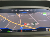 高解像度ディスプレイに速度計とタコメーターに加え、数種類のモードからお好みに合わせたグラフィックを表示できます。ナビゲーションモードでは左右のメーターが小さくなり、中央にマップを大きく表示します。