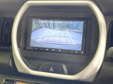 【バックカメラ】駐車時に後方がリアルタイム映像で確認できます。大型商業施設や立体駐車場での駐車時や、夜間のバック時に大活躍!運転スキルに関わらず、今や必須となった装備のひとつです!