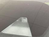 【エマージェンシーブレーキ】走行中に前方の車両等を認識し、衝突しそうな時は警報とブレーキで衝突回避と被害軽減をアシスト。より安全にドライブをお楽しみいただけます。