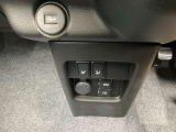 運転席、助手席にシートヒーターを装備。USB電源ソケットも装備しております。