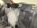 シートは適度な硬さによって長時間の運転でも疲れにくいと定評があります。国産車とは全く違った座り心地ですが、長年培われた欧州の椅子文化をご体感ください。