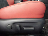 パワーシート搭載。微妙な調整が手軽にでき、ピッタリのポジションで運転することが可能です。