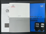 スマートキーは鍵をバッグに入れたままでもドアロックの開閉やエンジンのON・OFFができます。夜間や雨の日も鍵を探さなくて良いので便利です。