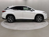 歩行者検知機能付衝突回避支援型プリクラッシュセーフティ、LDA、AHB、レーダークルーズコントロールをセットにした「Lexus Safety System +」を装備しています。
