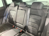 シートは適度な硬さによって長時間の運転でも疲れにくいと定評があります。国産車とは全く違った座り心地ですが、長年培われた欧州の椅子文化をご体感ください。