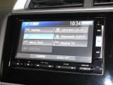 ナビゲーションは純正メモリーナビ(VXM-152VFi)を装着しております。AM、FM、CD、DVD再生、Bluetooth、フルセグTVがご使用いただけます。初めて訪れた場所でも安心ですね!