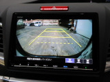バックカメラの画像です。ガイドラインがスムースな車庫入れをサポートいたします。車庫入れの安心感がアップしますね。