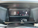 メーター内には、外気温・平均車速・平均燃費・瞬間燃費・走行可能距離のECO情報が表示できる機能があります!
