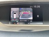 アラウンドビューモニター装備!空から見ているような映像によって不慣れな場所での車庫入れや縦列駐車等はもちろん狭い道でのすれ違いも安心していただけます♪
