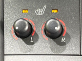 【シートヒーター】寒い日に重宝するシートヒーター!エアコンより早く温まってくれるので寒がりの人も安心ですね♪エアコンの温風は乾燥するから苦手、という方にもをおすすめです。