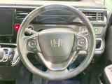 【純正革巻きステアリング】上質な革を使用することで、手にしっかり馴染みとても運転しやすいハンドルです♪