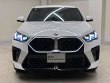 【キドニーグリル】BMWは約90年もの間、ほぼ全ての車両にひと目でBMWだと分かるこの特徴的なフロントグリルが備えられ、デザイン・アイコンとして親しまれてきました。