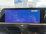 いまや必須装備「ナビゲーション」搭載!知らない場所に、スイスイッとドライブ。なんて便利な機能でしょうか?もう、これなしではハンドルを握れませんね!でも、運転中の操作は危険ですのでご注意ですね☆