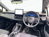 運転席まわりです。 各操作スイッチは使いやすい位置に配置されてます。