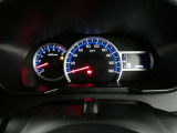 とっても見やすいメーターです。夜間時はラグジュアリーな気分にさせてくれる照明が魅力ですので、夜のドライブも楽しみになりますよ♪